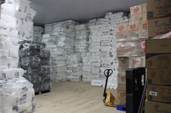 Variedade de marmitas e embalagens térmicas no estoque PSR